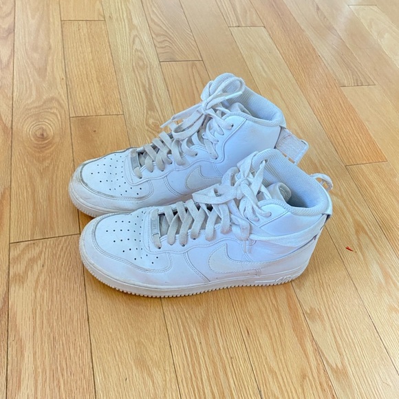 Nike Shoes - Nike Air Force 1 '07 Mid